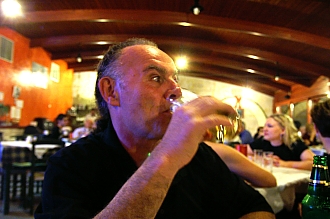 PICT2007 small O GIALOS ENGLISHMAN.jpg - 68863 Bytes